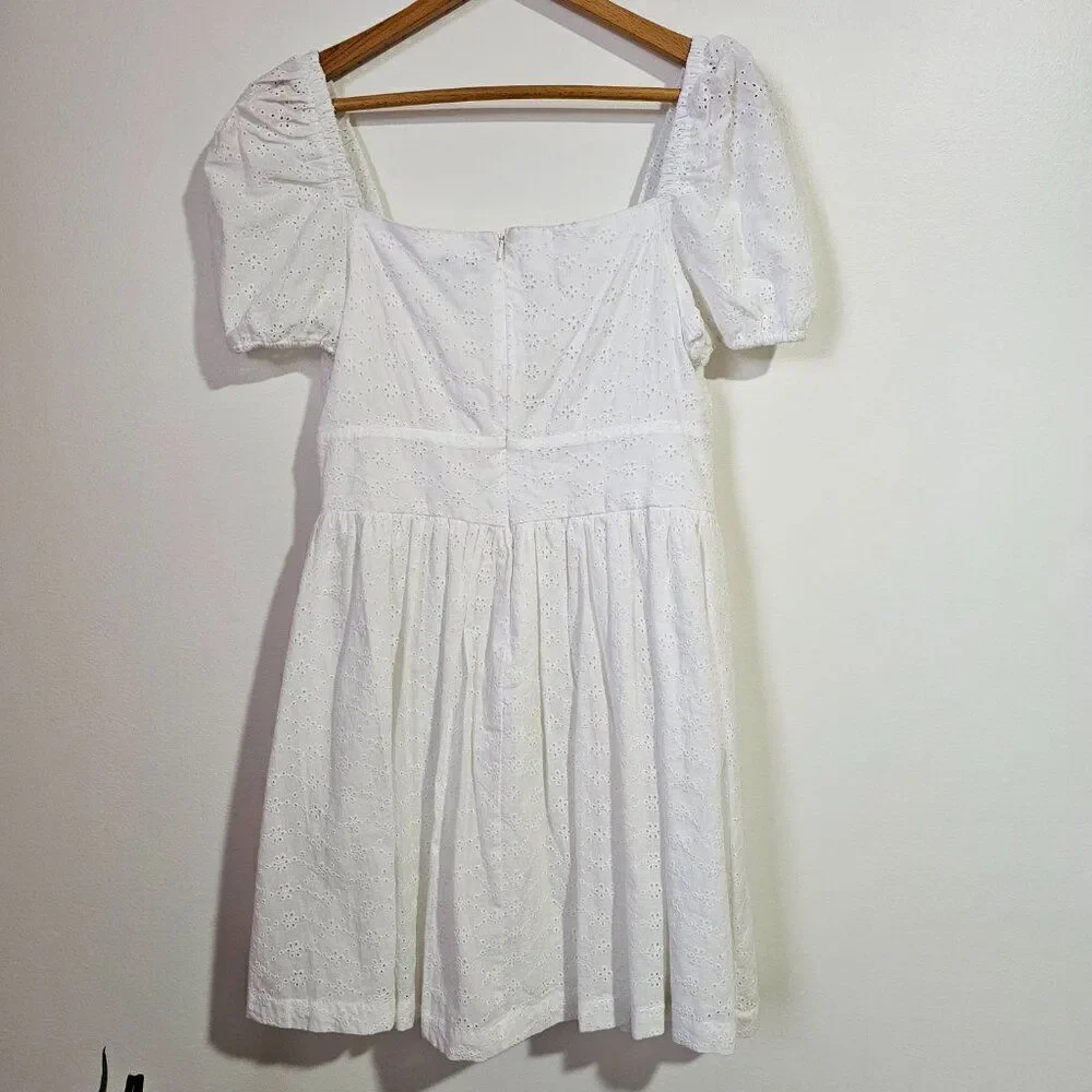 EUC LIKE NEW BAR III WHITE ANGLAISE FABRIC BOW TIE FRONT WHITE DRESS SIZE 10 / M